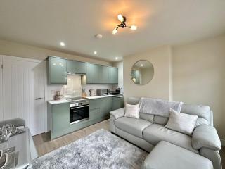 Contemporary City Centre Apartments with Garden - 8