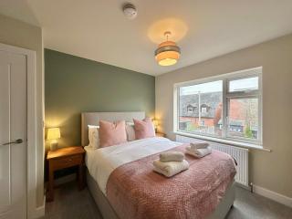 Contemporary City Centre Apartments with Garden - 9