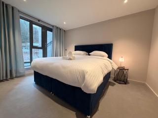 The Ironworks Apartment, 3 Bed - 5