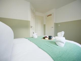 Perfect for Contractors-Trades-Guests, PVT Parking - 1