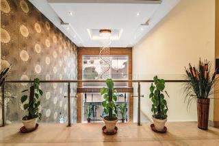 Royal Residence 526 - 7