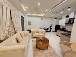 Luxury 2 Bedroom Furnished Apartment - 4