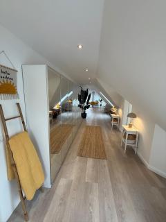 Vollmöbliertes stylisches Dachgeschoss Apartment - 1