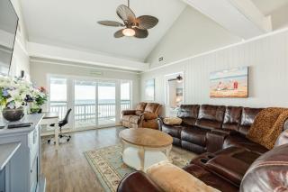 Chelsea By The Sea - Breathtaking Views of Blue - 1