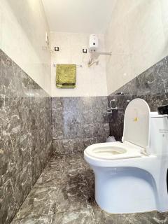 Private Balcony Studio Near Thalassa AC WiFi - 5