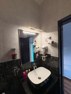 Private Balcony Studio Near Thalassa AC WiFi - 3