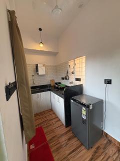 Private Balcony Studio Near Thalassa AC WiFi - 2