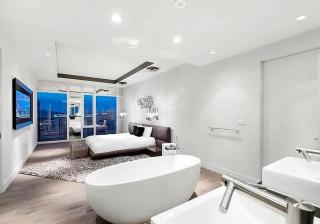 Luxurious Two-Bedroom Condo with Stunning Strip Views - 4