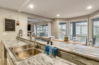 Lakefront Village of Four Seasons Gem w/ Balcony! - 2
