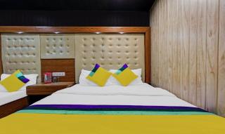 Hotel FZ Premium Palace Naini Lake - 1