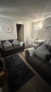 No 4 Devon Square - 1