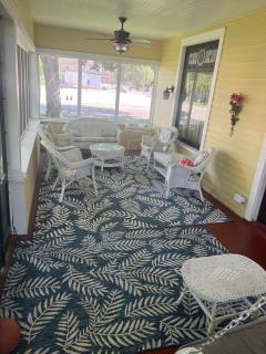 The Clausen House-Historic home close to the Lake - 3