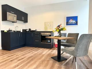 Windermere Apartments, Sleeps 2, Pets Welcome - 2