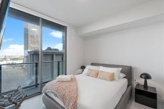 Modern Condo w Breathtaking Downtown Views - 8
