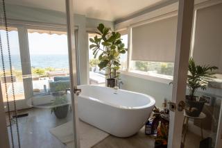 Soundfront Beach House w Hot Tub Gym & Sauna - 5