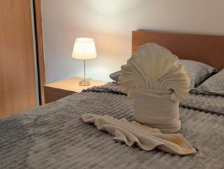 Praia Urban Hub - 2BdR 4th Floor City View and Wi-Fi - 3