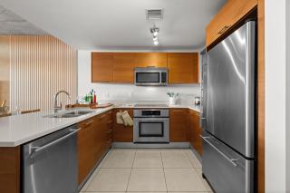 MidBlock 712 - Midtown Luxury Condo - 1