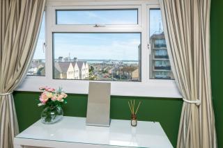 3BDR Town House in the Heart of Holyhead - Free Onsite Parking - 6