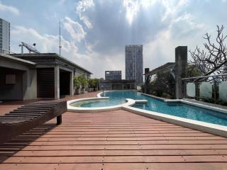 Near BTS ThongLo l Large 57sqm l Pool and Gym - 2