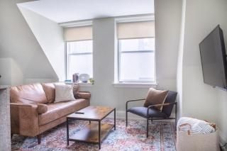 Downtown Luxury 1BR Loft - 9