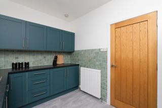 Comfortable 2 Bed, Sleeps 4, Dunfermline - 3