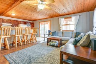 Bluff Lake Waterfront w Dock, Kayaks and Fire Pit - 8