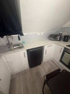 5 minute walk from Balham station - 9