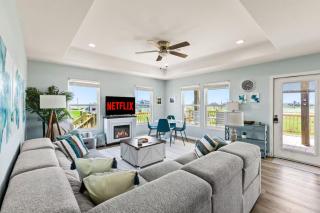 Hot Tub, Pet Friendly, 4Bdr/2Bth, - Aqua Vista - 0