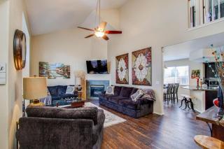 Spacious 4BR with EV Charger and Hot Tub - 4