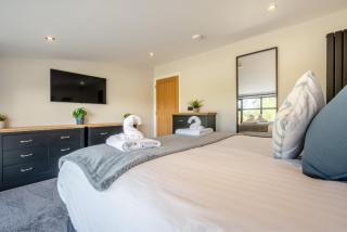 Weekstone Waterside Barn - 1