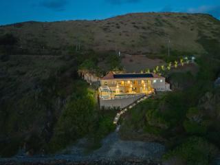 The Cerulean Oceanfront Luxury Retreat - 2