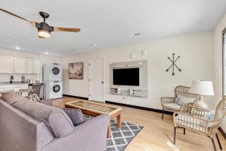 Modern 2 bdrm loft near restaurants and attractions - 9