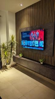 DHA LUXURY APARTMENTS By ALVIS SUITE - 9