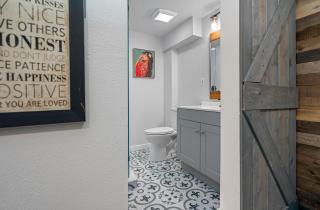 Downtown Vibes Stylish Studio, Perfect Location - 4