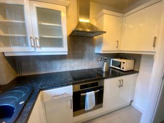 2 Bed City Center Apartment Near Station - 8