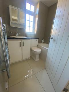 2 Bed City Center Apartment Near Station - 3