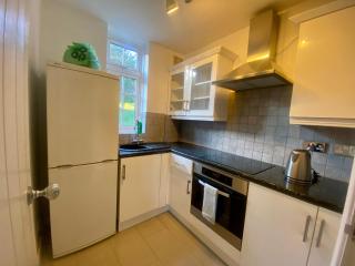 2 Bed City Center Apartment Near Station - 2