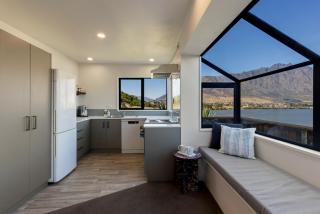 Lake Views and Spa - 10 min to CBD 3Bed Sofa bed - 8