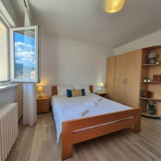 Above the City, walk everywhere - 2BR, 2 Baths - 8