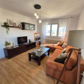 Above the City, walk everywhere - 2BR, 2 Baths - 5