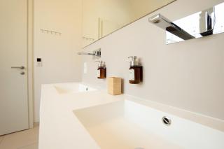 Spacious and Stylish Two-Level Retreat - Vienna - 3