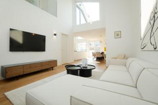 Spacious and Stylish Two-Level Retreat - Vienna - 8