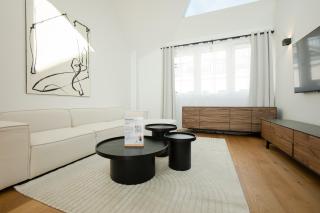 Spacious and Stylish Two-Level Retreat - Vienna - 5