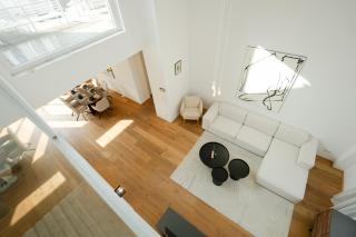 Spacious and Stylish Two-Level Retreat - Viena - 2