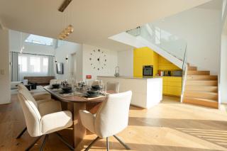 Spacious and Stylish Two-Level Retreat - Vienna - 2