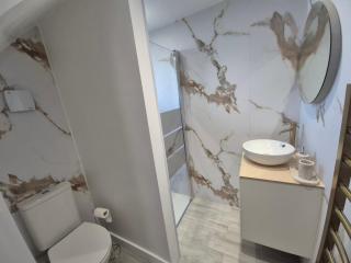 Glenrothes 5 Bed House with Garden - 4