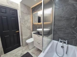 Glenrothes 5 Bed House with Garden - 9