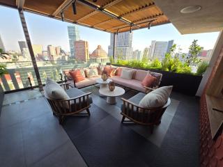 Private terrace overlooking the Monument to the Revolution - 7