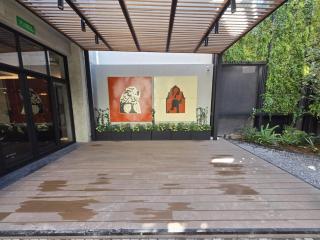 Private terrace overlooking the Monument to the Revolution - 2