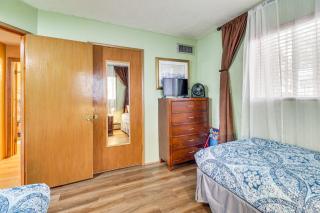 Near Scenic Trails! Woodsy Log Cabin in Lakeside - 4